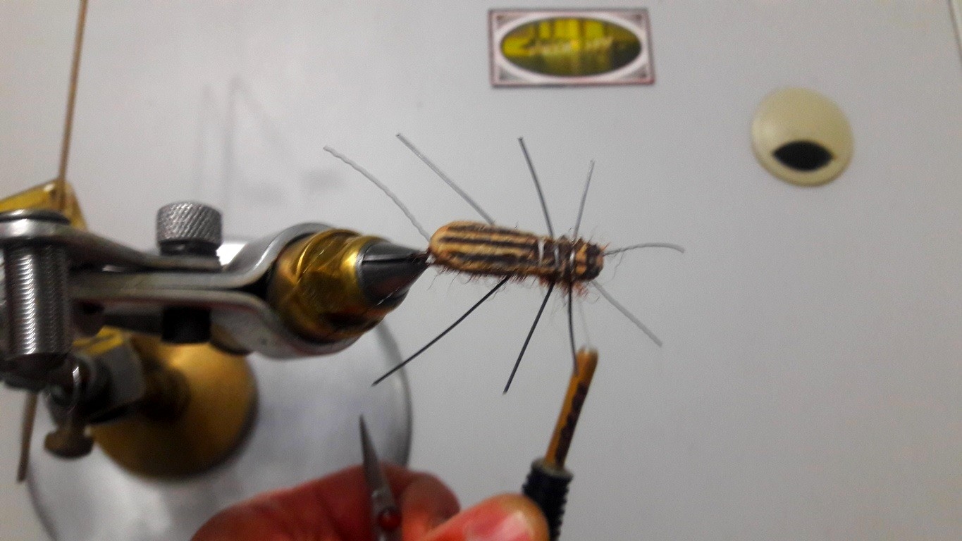 Colección F de 114 perdigones de todo tipo y 40 secas. S/M FLY FISHING